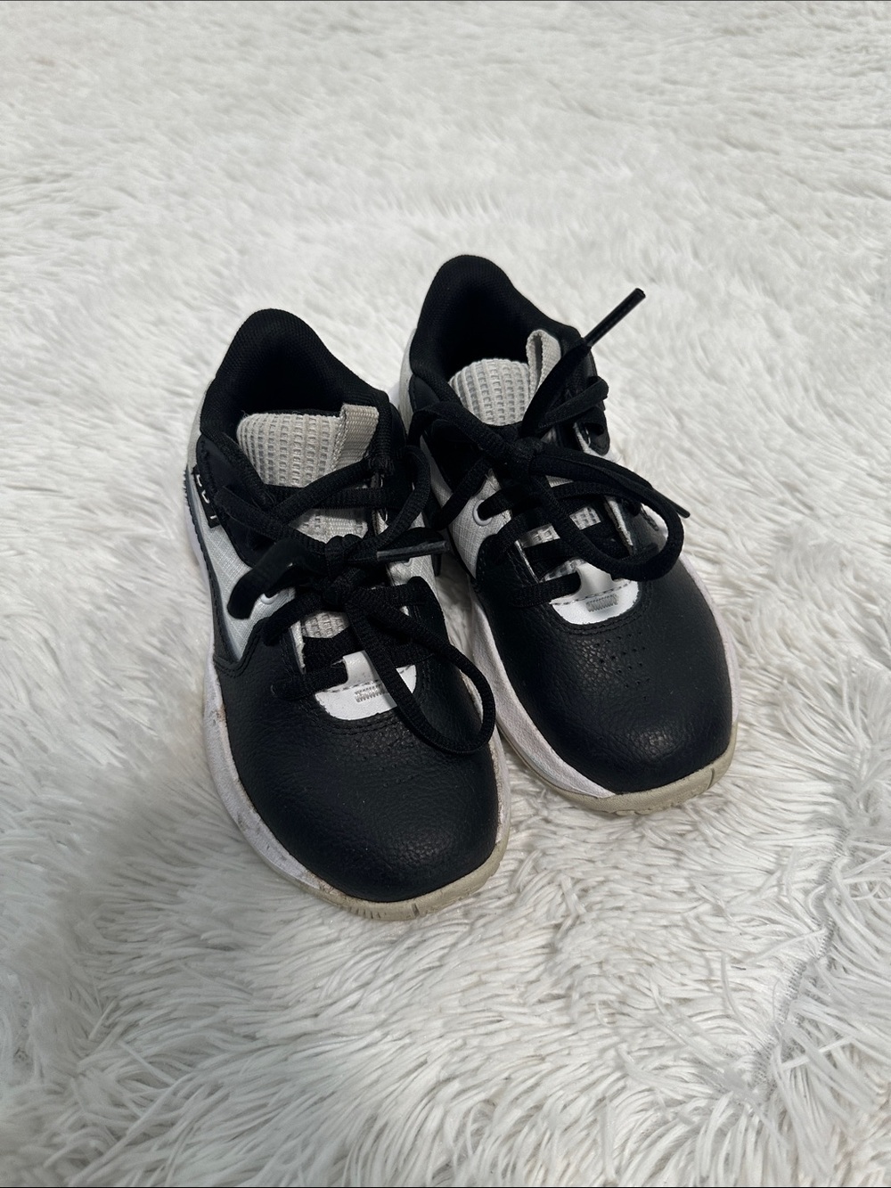 🦆 Under Armour Sneakers